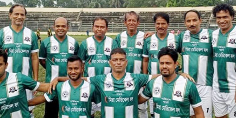 টাইব্রেকারে লৌহজংকে হারিয়ে ফাইনালে ব্রক্ষ্মপুত্র ফুটবল দল