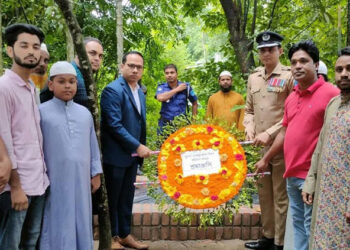 শহিদ লালমিয়ার কবর জিয়ারত ও ফুলের শুভেচ্ছা