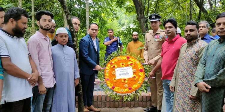 শহিদ লালমিয়ার কবর জিয়ারত ও ফুলের শুভেচ্ছা
