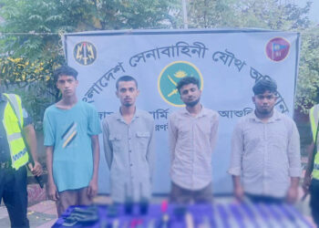 আশুলিয়ায় কিশোর গ্যাং"য়ে"র ৪ সদস্য গ্রে"ফ"তা"র অ"স্ত্র-জাল টাকা-দেহ ব্য"ব"সা"র আ"লা"ম"ত উ"দ্ধা"র