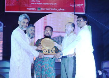 হিরণ কিরণ নাট্য পদক গ্রহণ করলেন মো: এরশাদ হাসান