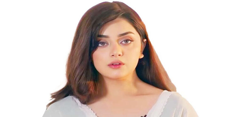 পাকিস্তানি মডেল ও অভিনেত্রী আলিজাহ শাহর অভিনয় ছাড়ার ঘোষণা