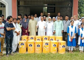 কালিহাতীতে সাম্যের পথের উদ্যোগে ডাস্টবিন বিতরণ