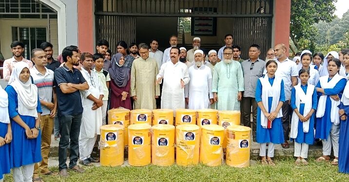 কালিহাতীতে সাম্যের পথের উদ্যোগে ডাস্টবিন বিতরণ