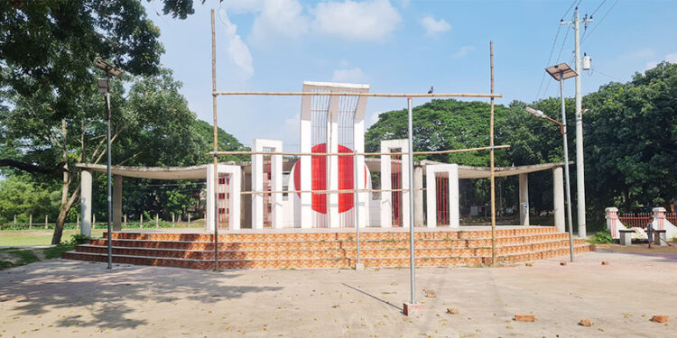 বাসাইলে একইস্থানে মুক্তিযোদ্ধা ও ছাত্র সমাজের পাল্টাপাল্টি সমাবেশের ডাক কঠোর অবস্থানে পুলিশ