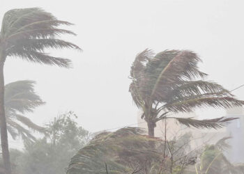 আজ সন্ধ্যার মধ্যে ৭ জেলায় ৬০ কিমি বেগে ঝ"ড়ে"র শ"ঙ্কা নদীবন্দরে ১ নম্বর সতর্কসংকেত