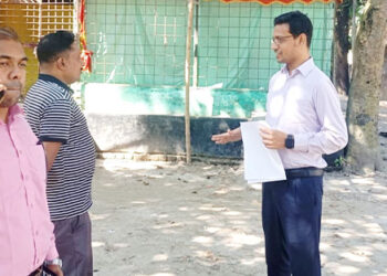 ধনবাড়ীতে প্রশাসনের পূজা মন্ডপ পরিদর্শন