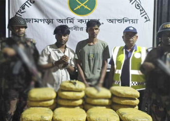 আশুলিয়ায় যৌথ বাহিনীর চেকপোস্টে ২৫ কেজি গাঁ"জা"স"হ নারীসহ ৩ মা"দ"ক কা"র"বা"রি আ''ট"ক
