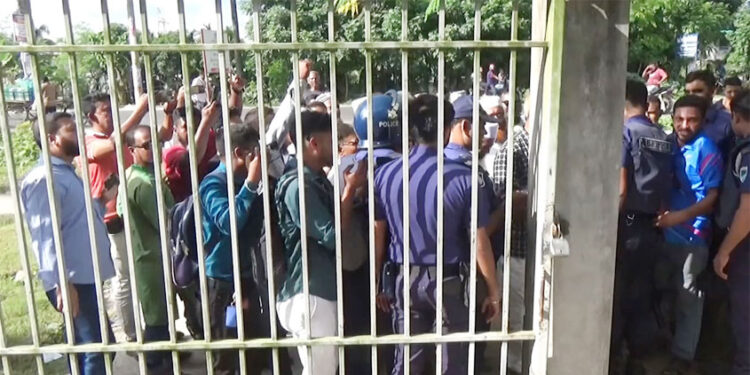 বাগেরহাটে চার আসন পুনর্বহালের দা"বি"তে সকাল-সন্ধ্যা হ"র"তা"ল ভো"গা"ন্তি"তে সাধারণ মানুষ