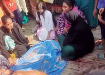 নাগরপুরে বাসচাপায় স্কুলছাত্রী নিহত, বাসে অগ্নিসংযোগ চালক আটক