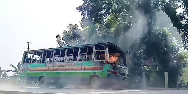 নাগরপুরে বাসচাপায় স্কুলছাত্রী নিহত, বাসে অগ্নিসংযোগ চালক আটক