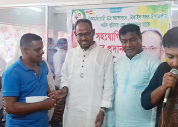 টাঙ্গাইলে বৈষম্যবিরোধী ছাত্র আন্দোলনের শহীদ পরিবারকে আর্থিক সহায়তা করলেন সুলতান সালাউদ্দিন টুকু