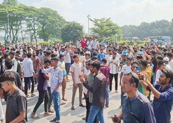 টাঙ্গাইলকে ময়মনসিংহ বিভাগে নেওয়ার প্রস্তাবের প্রতিবাদে মহাসড়ক অবরোধ