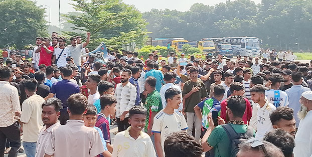 টাঙ্গাইলকে ময়মনসিংহ বিভাগে নেওয়ার প্রস্তাবের প্রতিবাদে মহাসড়ক অবরোধ