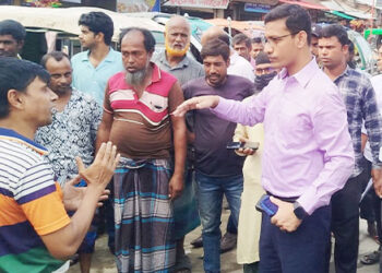 ধনবাড়ী বাসস্ট্যান্ড যানজট মুক্ত রাখতে মাঠে নামলেন ইউএনও