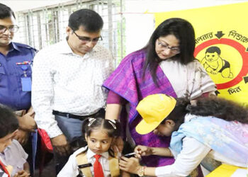 টাঙ্গাইলে টাইফয়েড টিকাদান ক্যাম্পেইন উদ্বোধন করেন জেলা প্রশাসক শরীফা হক