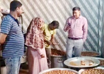 টাঙ্গাইলে গৌর ঘোষ মিষ্টান্ন তৈরীর কড়াইয়ে টিকটিকির মল পাওয়ার ১ লাখ টাকা জরিমানা