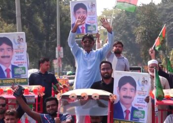 টাঙ্গাইলে বিএনপি’র মনোনয়ন প্রত্যাশী ফরহাদ ইকবালের ব্যতিক্রমী রিকশা র‍্যালী