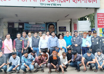 টাঙ্গাইলে হাসপাতালে অভিযান চালিয়ে ১৩ দালালকে আটক করেছে র‍্যাবের-১৪