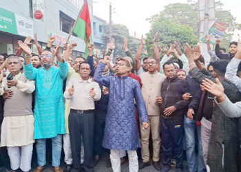 টাঙ্গাইল-৪ আসনে বিএনপি’র প্রার্থীর মনোনয়ন পরিবর্তন করে বেনজির আহমেদ টিটোকে দেয়ার দাবিতে বিক্ষোভ মিছিল