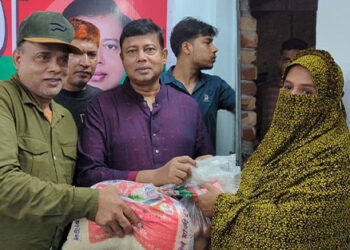 গর্ভবতী মায়েদের মুখে হাসি ফুটালেন কর্নেল আজাদ