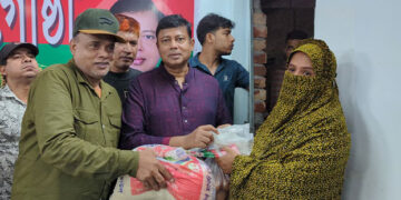 গর্ভবতী মায়েদের মুখে হাসি ফুটালেন কর্নেল আজাদ