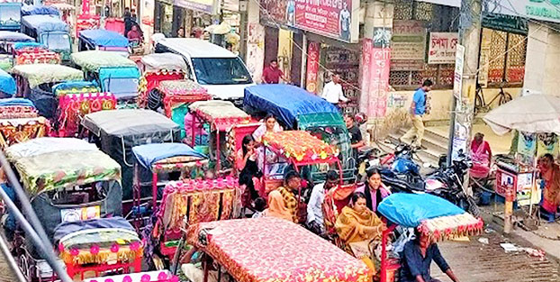 টাঙ্গাইল শহরে অতিরিক্ত অটোরিকশায় সীমাহীন যানজট