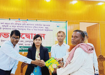 দেলদুয়ারে বিনামূল্যে বীজ ও সার পেলেন ৫৫১০ জন কৃষক