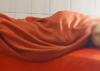 তিন বছরের ঘুমন্ত তোহার বুকে ছুরি চালিয়ে আত্মগোপনে বাবা