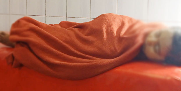 তিন বছরের ঘুমন্ত তোহার বুকে ছুরি চালিয়ে আত্মগোপনে বাবা