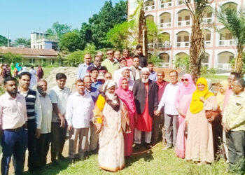 টাঙ্গাইলের ধনবাড়ী উপজেলার আসিয়া হাসান আলী মহিলা ডিগ্রি কলেজে এ সৌদি আরবের সুদৃশ্য আজুয়া খেজুর বাগান স্থাপন করা হয়েছে