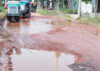 নাগরপুরে কাজ ফেলে উধাও ঠিকাদার, চরম ভোগান্তিতে এলাকাবাসী