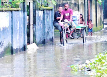 টাঙ্গাইলে দিনভর টানা বৃষ্টিতে জনজীবন বিপর্যস্ত