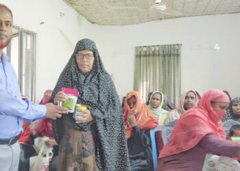 গোপালপুরে ব্র্যাকের উদ্যোগে কৃষকদের মাঝে সবজি বীজ বিতরণ