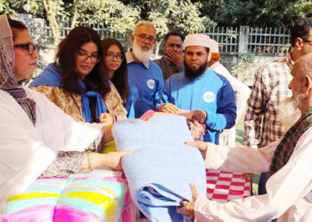 দেলদুয়ারে শীতার্থদের মাঝে শীতবস্ত্র বিতরণ