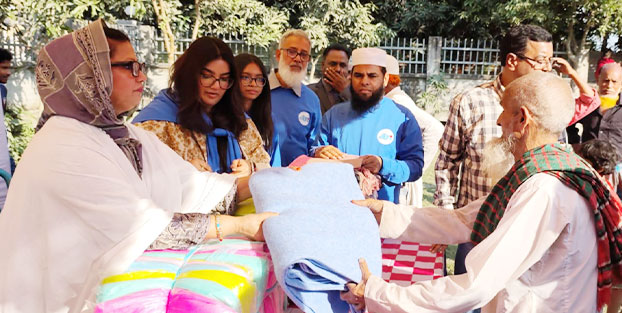 দেলদুয়ারে শীতার্থদের মাঝে শীতবস্ত্র বিতরণ