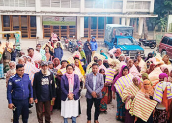 দেলদুয়ারে ছিন্নমূল-অসহায় মানুষের মাঝে শীতবস্ত্র বিতরণ