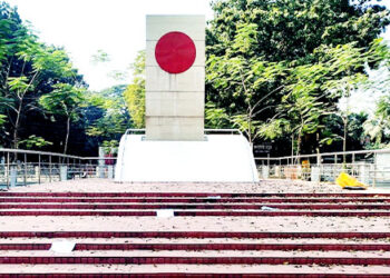 টাঙ্গাইল হানাদার মুক্ত দিবসে দিনব্যাপী সঙযাত্রা ও লাঠিখেলা