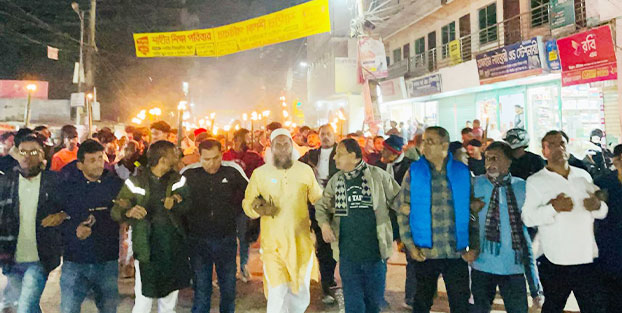 সালাউদ্দিন টুকুর মনোনয়ন বাতিলের দাবিতে বিএনপি নেতাকর্মীদের মশাল মিছিল