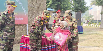 মধুপুরে সেনাবাহিনীর উদ্যোগে শীতার্তদের মাঝে শীতবস্ত্র বিতরণ