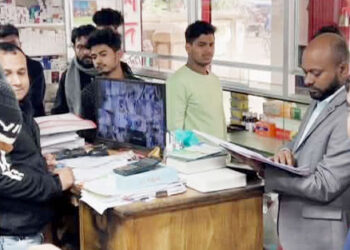 টাঙ্গাইলের ভূঞাপুরে মেয়াদোত্তীর্ণ ও নিয়ম বহির্ভূত ওষুধ সংরক্ষণ ও বিক্রির দায়ে ১১টি ফার্মেসিকে জরিমানা
