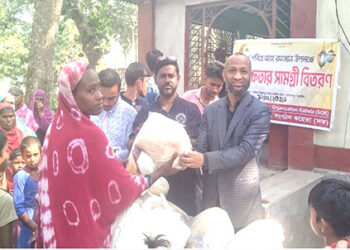 গোপালপুরে মানবিক সংগঠনের উদ্যোগে ১০০ টি পরিবারে ইফতার সামগ্রী বিতরণ