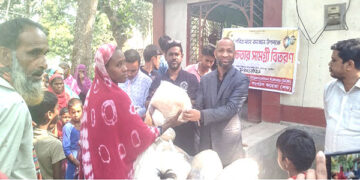 গোপালপুরে মানবিক সংগঠনের উদ্যোগে ১০০ টি পরিবারে ইফতার সামগ্রী বিতরণ