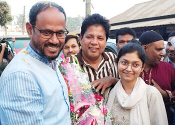 মাননীয় প্রতিমন্ত্রী সুলতান সালাউদ্দিন টুকুকে ফুল দিয়ে বরণ করে নিলেন এনায়েতপুর ২ নং ওয়ার্ডের জনগণ