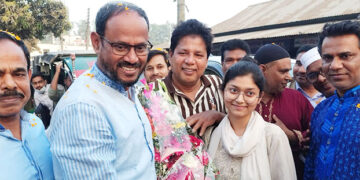 মাননীয় প্রতিমন্ত্রী সুলতান সালাউদ্দিন টুকুকে ফুল দিয়ে বরণ করে নিলেন এনায়েতপুর ২ নং ওয়ার্ডের জনগণ