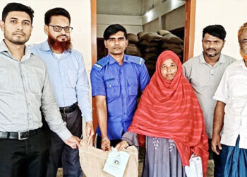 ধনবাড়ীতে বিডব্লিউবির চাল বিতরণ