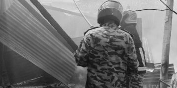 মধুপুরে ভয়াবহ অগ্নিকাণ্ডে চারটি দোকান পুড়ে ছাই