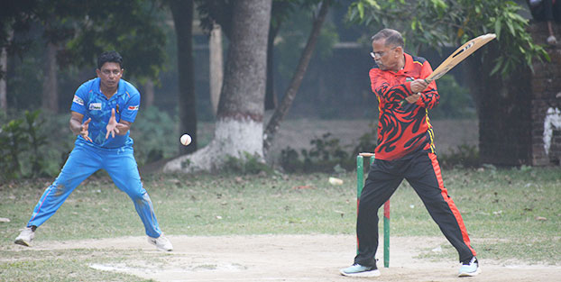 প্রতিদ্বন্দিতাপূর্ন ম্যাচে সম্পাদক একাদশকে ৭ রানে হারিয়ে কোষাধ্যক্ষ একাদশ ফাইনালে
