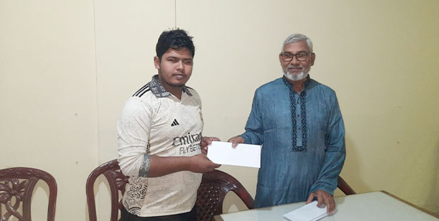 ২৪শের বীর জুলাই যোদ্ধার মাঝে নগদ অর্থ প্রদান