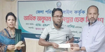 টাঙ্গাইলে আর্থিক অনুদান ও প্রকল্পের চেক বিতরণ